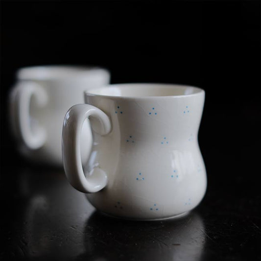 硬質陶器のカップ