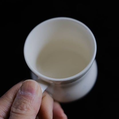 硬質陶器のカップ