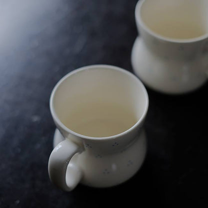 硬質陶器のカップ