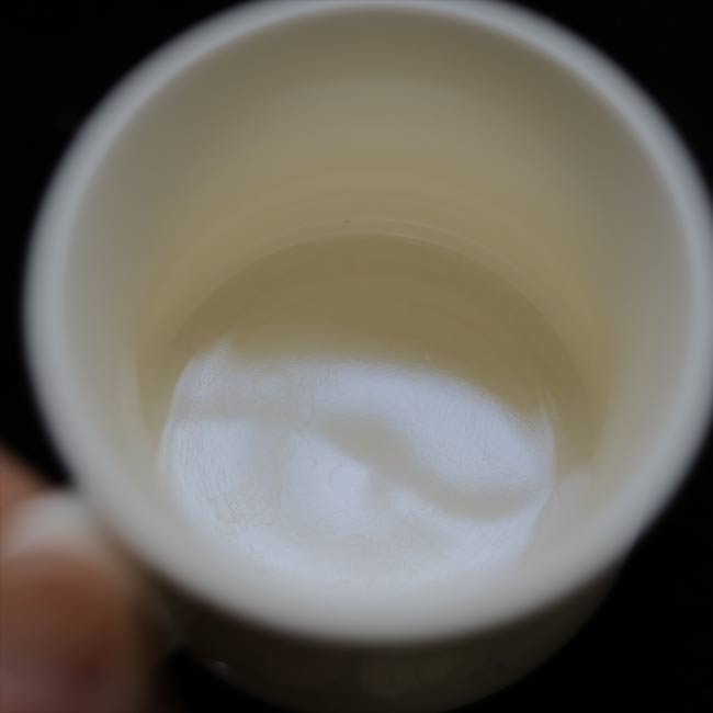 硬質陶器のカップ