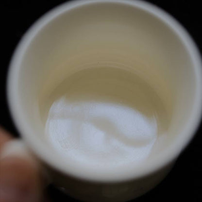 硬質陶器のカップ