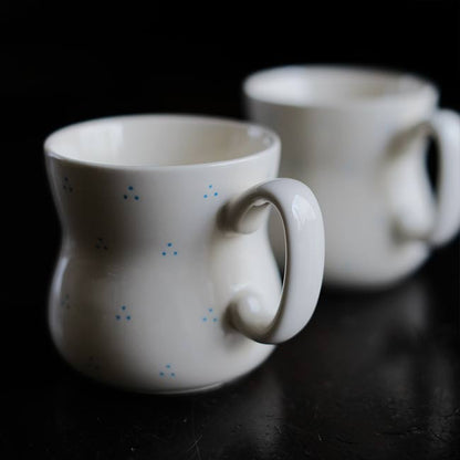 硬質陶器のカップ