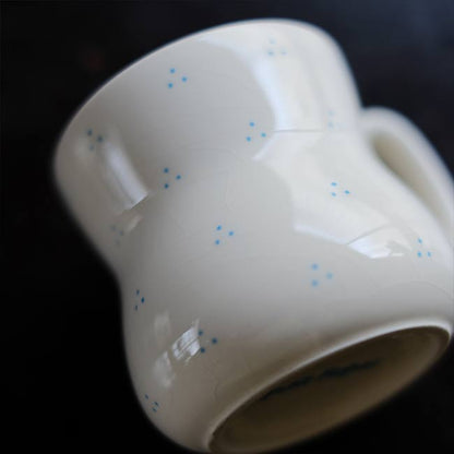 硬質陶器のカップ