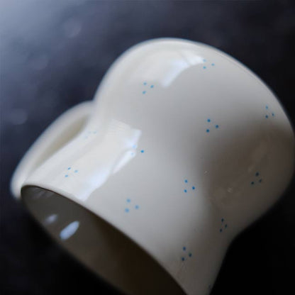 硬質陶器のカップ