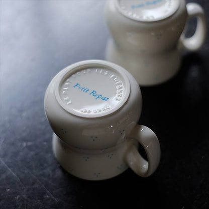 硬質陶器のカップ