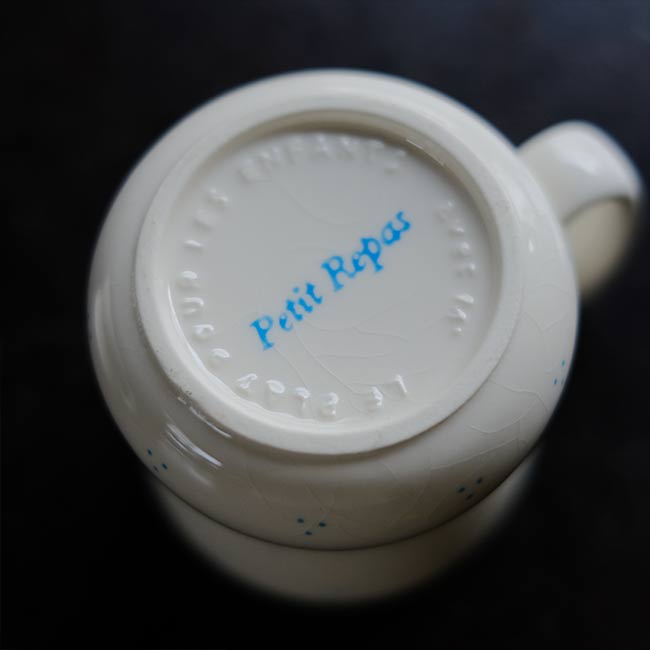 硬質陶器のカップ